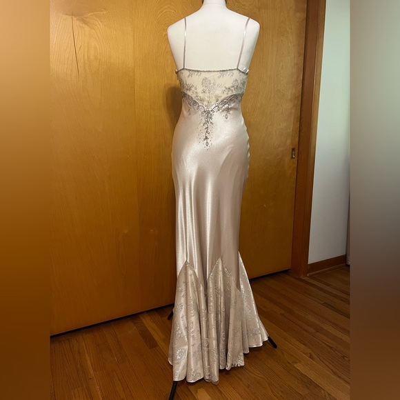 Beautiful Dave and Johnny gown - Picture 6 of 12